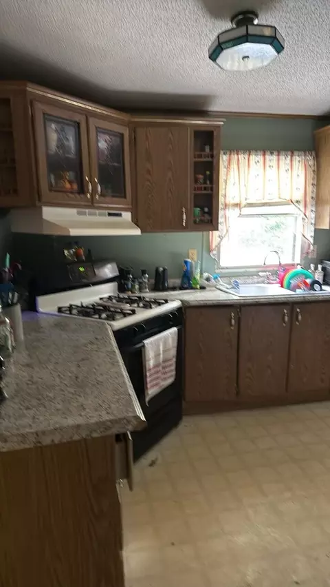 Kitchen - 200 E Blake St, Benton, IL 62812 photo 2 of 2
