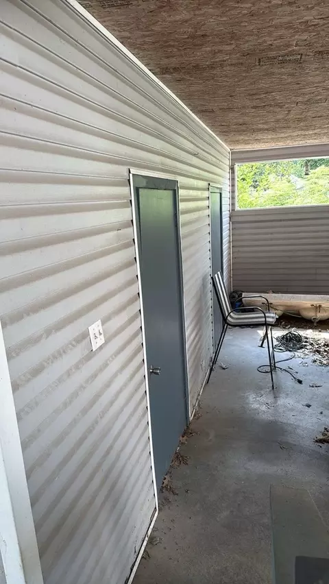 Exterior - 200 E Blake St, Benton, IL 62812 photo 2 of 6