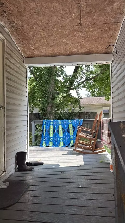 Exterior - 200 E Blake St, Benton, IL 62812 photo 4 of 6