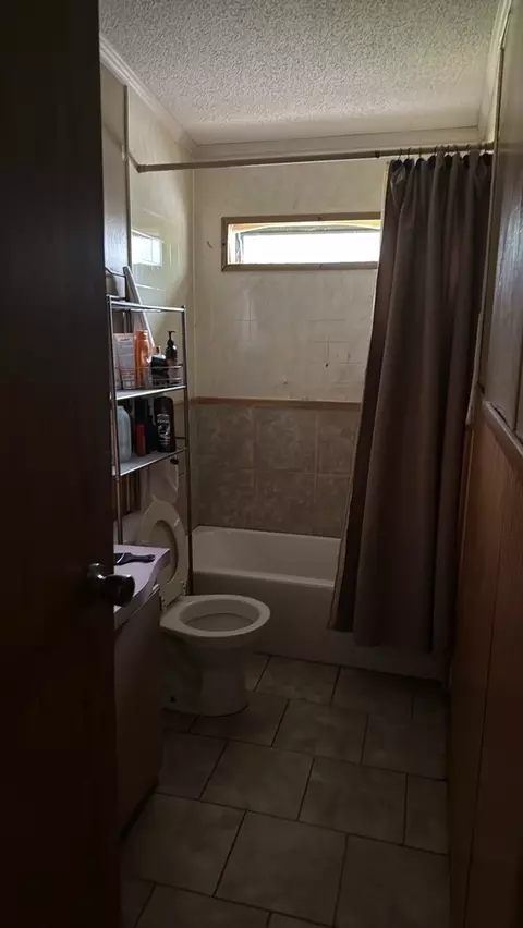 Bath - 200 E Blake St, Benton, IL 62812 photo 1 of 1