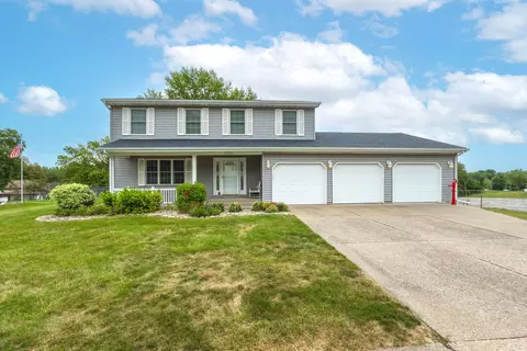 3715 Fairhaven Rd, Davenport, IA 52807