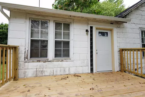 Exterior - 1065 S 4th Ave, Kankakee, IL 60901 photo 3 of 11