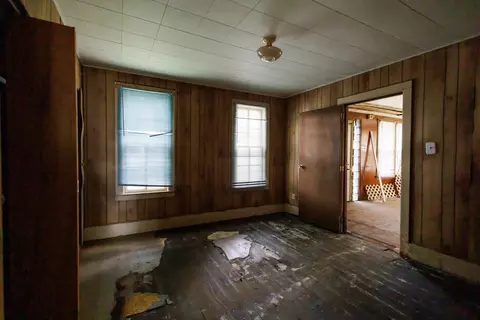 Bedroom - 1065 S 4th Ave, Kankakee, IL 60901 photo 5 of 6
