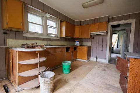 Kitchen - 1065 S 4th Ave, Kankakee, IL 60901 photo 1 of 2