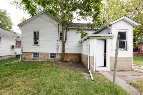 Exterior - 1065 S 4th Ave, Kankakee, IL 60901 photo 5 of 11