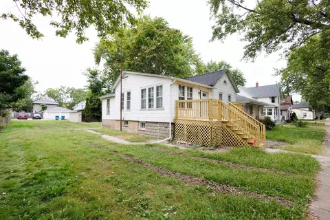 Exterior - 1065 S 4th Ave, Kankakee, IL 60901 photo 4 of 11