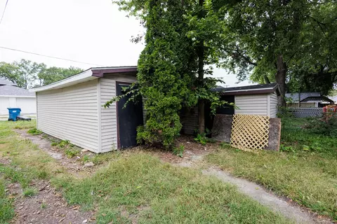Exterior - 1065 S 4th Ave, Kankakee, IL 60901 photo 9 of 11