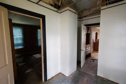Entry Way - 1065 S 4th Ave, Kankakee, IL 60901 photo 1 of 1