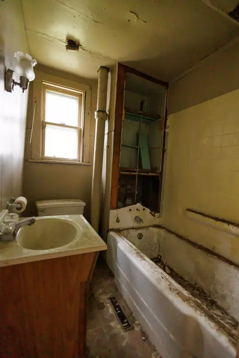 Bath - 1065 S 4th Ave, Kankakee, IL 60901 photo 1 of 1