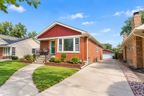 9341 Menard Ave, Oak Lawn, IL 60453