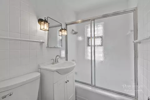 Bath - 344 N Hammes Ave, Kankakee, IL 60901 photo 1 of 2