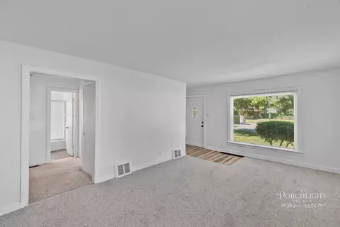 Living - 344 N Hammes Ave, Kankakee, IL 60901 photo 1 of 2