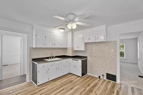 Entry Way - 344 N Hammes Ave, Kankakee, IL 60901 photo 1 of 2