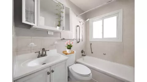 Bath - 16601 Honore Ave, Markham, IL 60428 photo 1 of 1