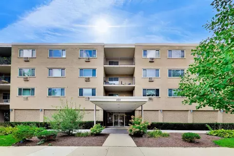425 Home Ave #3G, Oak Park, IL 60302
