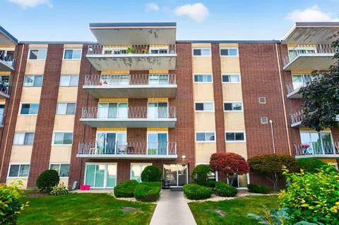 2900 Maple Ave #14E, Downers Grove, IL 60515
