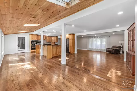Living - 13607 S Lake Dr, Plainfield, IL 60544 photo 5 of 9