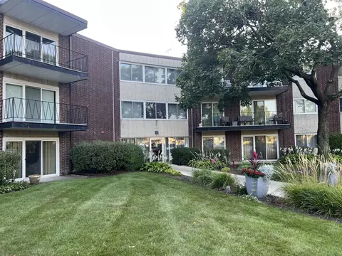 2800 Maple Ave #25B, Downers Grove, IL 60515