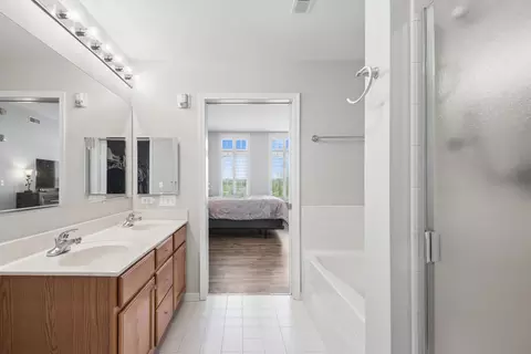 Bath - 660 Prestwick Ln #507, Wheeling, IL 60090 photo 3 of 3