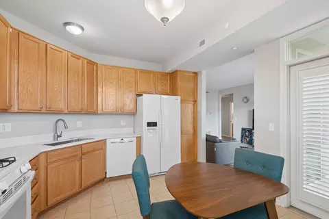 Kitchen - 660 Prestwick Ln #507, Wheeling, IL 60090 photo 2 of 2