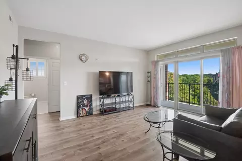 Living - 660 Prestwick Ln #507, Wheeling, IL 60090 photo 2 of 2