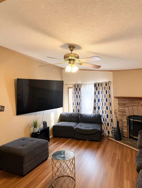 103 Charabanc Ln, Wheeling, IL 60090 photo 2