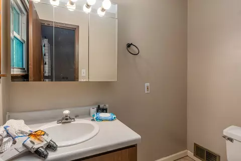 Bath - 1023 Roberta Dr, Murphysboro, IL 62966 photo 1 of 3