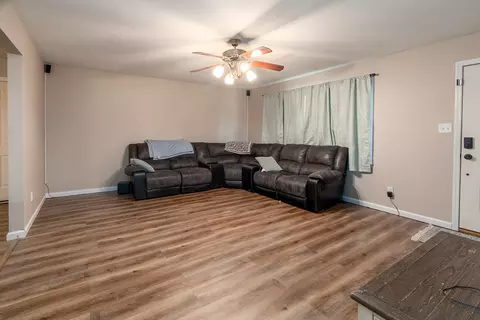 Living - 1023 Roberta Dr, Murphysboro, IL 62966 photo 2 of 2