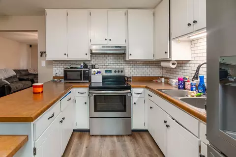 Kitchen - 1023 Roberta Dr, Murphysboro, IL 62966 photo 3 of 3