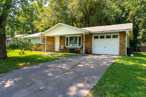Exterior - 1023 Roberta Dr, Murphysboro, IL 62966 photo 2 of 7