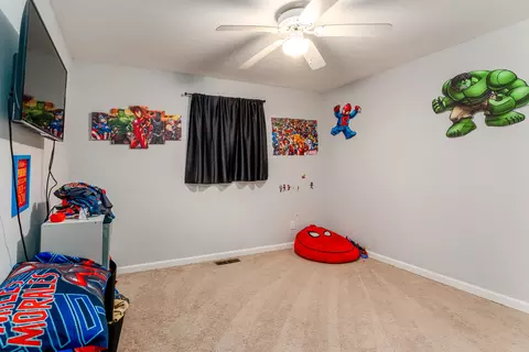 Bedroom - 1023 Roberta Dr, Murphysboro, IL 62966 photo 5 of 6