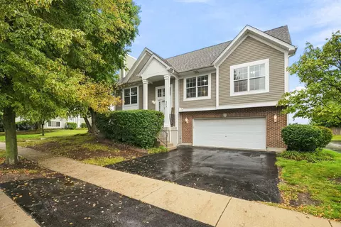 543 Silver Leaf Dr, Joliet, IL 60431