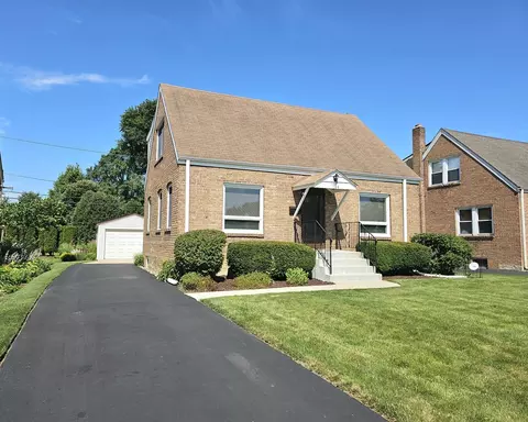1014 S Summit Ave, Villa Park, IL 60181