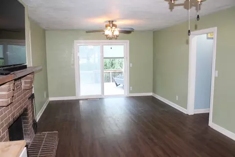Living - 108 Circle Dr, Cambridge, IL 61238 photo 7 of 8