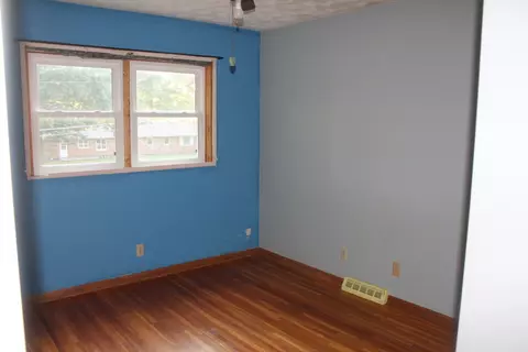 Bedroom - 108 Circle Dr, Cambridge, IL 61238 photo 5 of 7