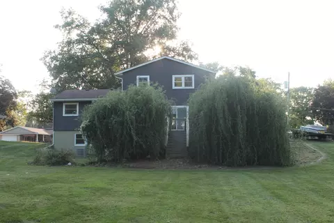 Exterior - 108 Circle Dr, Cambridge, IL 61238 photo 10 of 11