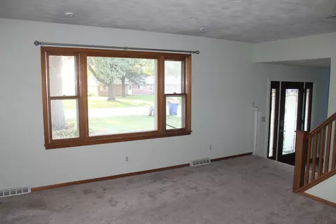 Living - 108 Circle Dr, Cambridge, IL 61238 photo 2 of 8