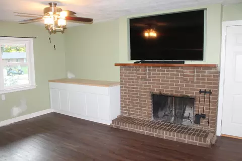 Living - 108 Circle Dr, Cambridge, IL 61238 photo 5 of 8