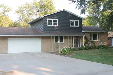 Exterior - 108 Circle Dr, Cambridge, IL 61238 photo 3 of 11