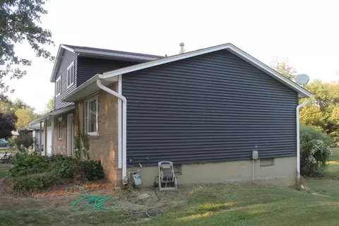 Exterior - 108 Circle Dr, Cambridge, IL 61238 photo 5 of 11