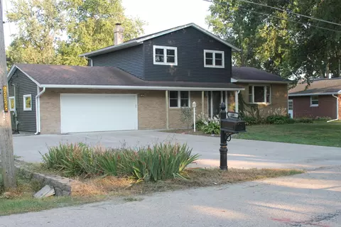 Exterior - 108 Circle Dr, Cambridge, IL 61238 photo 2 of 11