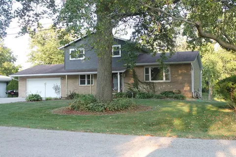 Exterior - 108 Circle Dr, Cambridge, IL 61238 photo 4 of 11