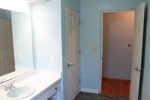 Bath - 108 Circle Dr, Cambridge, IL 61238 photo 3 of 3