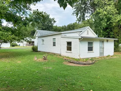 Exterior - 323 Austin Ave, Flora, IL 62839 photo 14 of 14