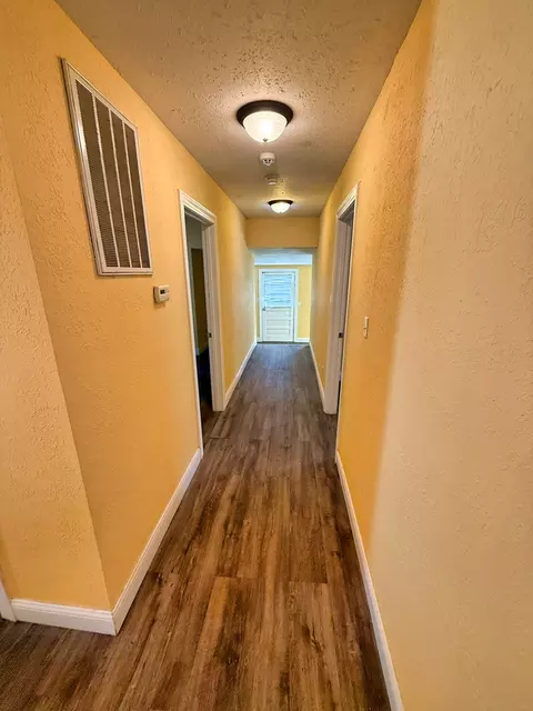 Entry Way - 323 Austin Ave, Flora, IL 62839 photo 2 of 2