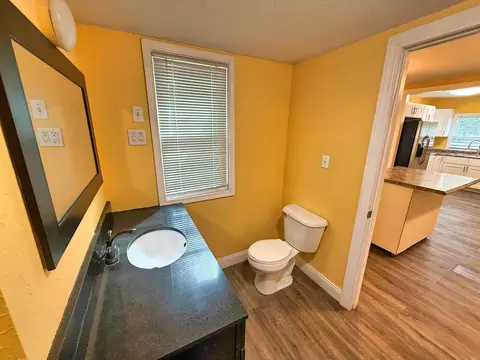Bath - 323 Austin Ave, Flora, IL 62839 photo 1 of 7