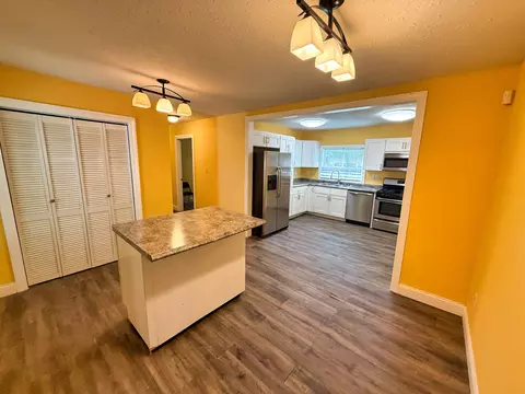 Kitchen - 323 Austin Ave, Flora, IL 62839 photo 2 of 4