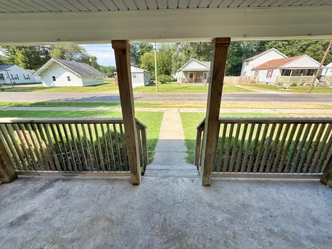 Exterior - 323 Austin Ave, Flora, IL 62839 photo 3 of 14