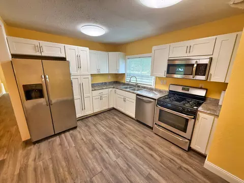 Kitchen - 323 Austin Ave, Flora, IL 62839 photo 3 of 4