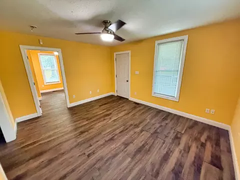 Living - 323 Austin Ave, Flora, IL 62839 photo 1 of 4